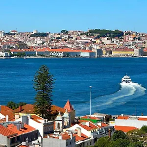 Over The Rainbow Apartment Almada